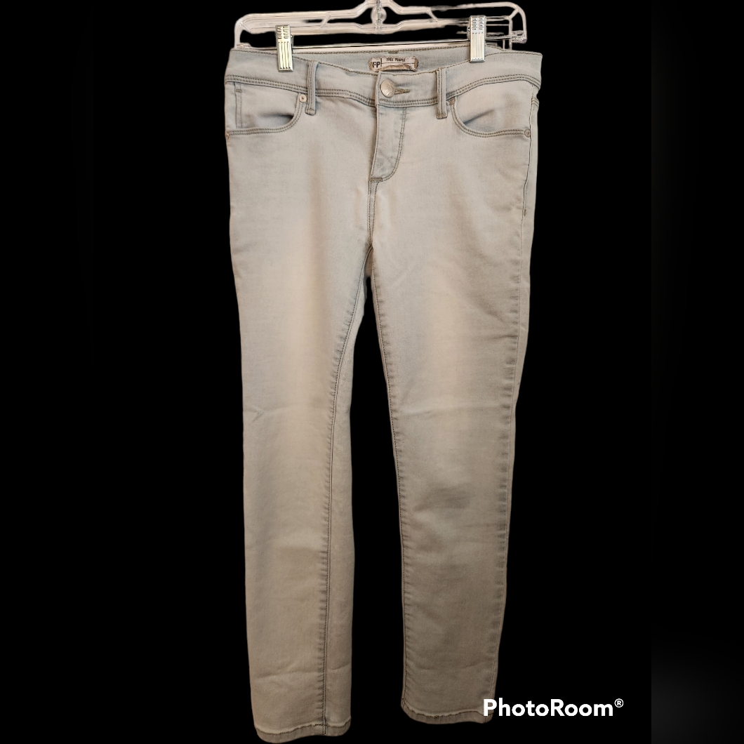Free People Light Wash Jeans Size 28